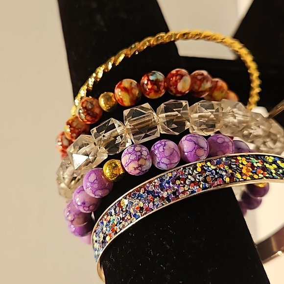 5 Bracelets, 3 Stretch & 2 2 1/2" Bangles - Picture 6 of 6